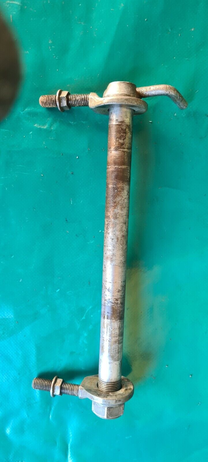 Axe de roue arrière 200 EC gasgas 1999