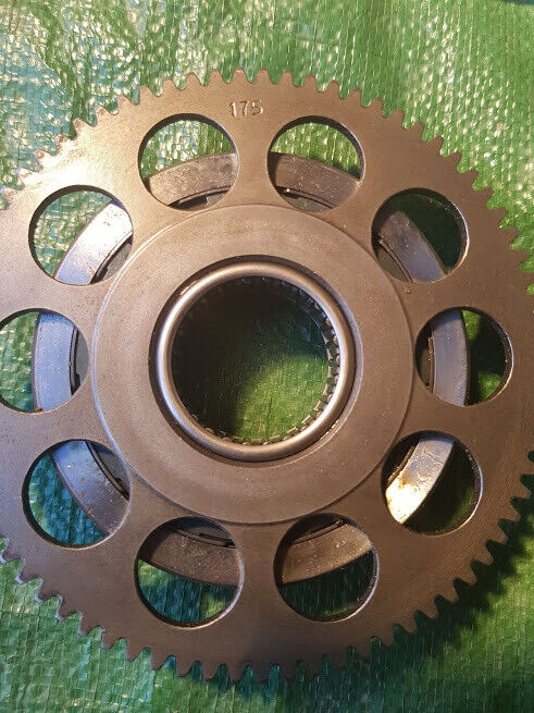 Engrenage sur vilebrequin + roulement vers embrayage KTM 250 EXCF de 2004