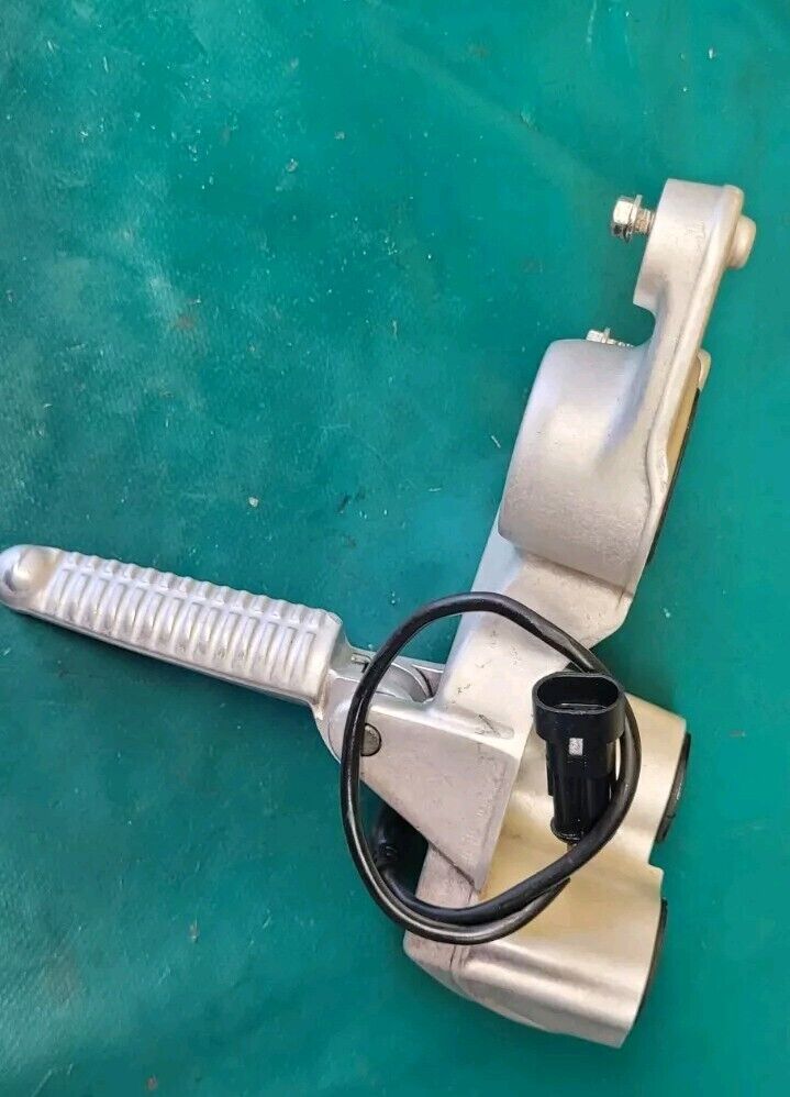 Platine Repose-pied (Cote Frein) Ducati Multistrada 1000ds 2003 (#24619)