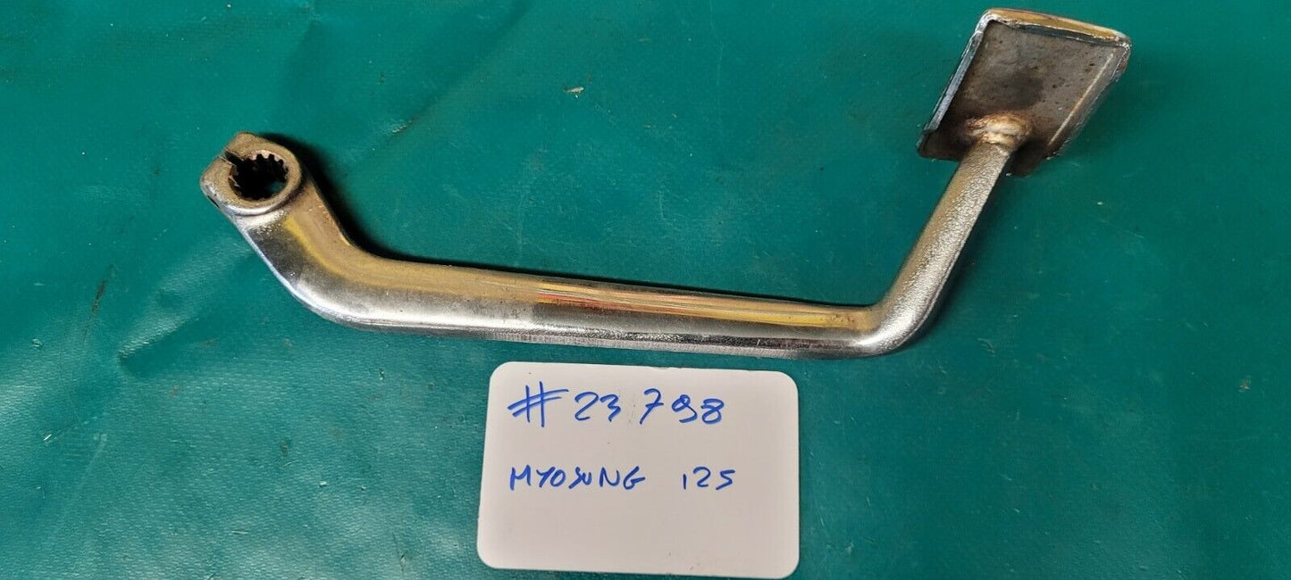 Pedale De Frein Arriere HYOSUNG GV 125 Aquila 06 (23798)