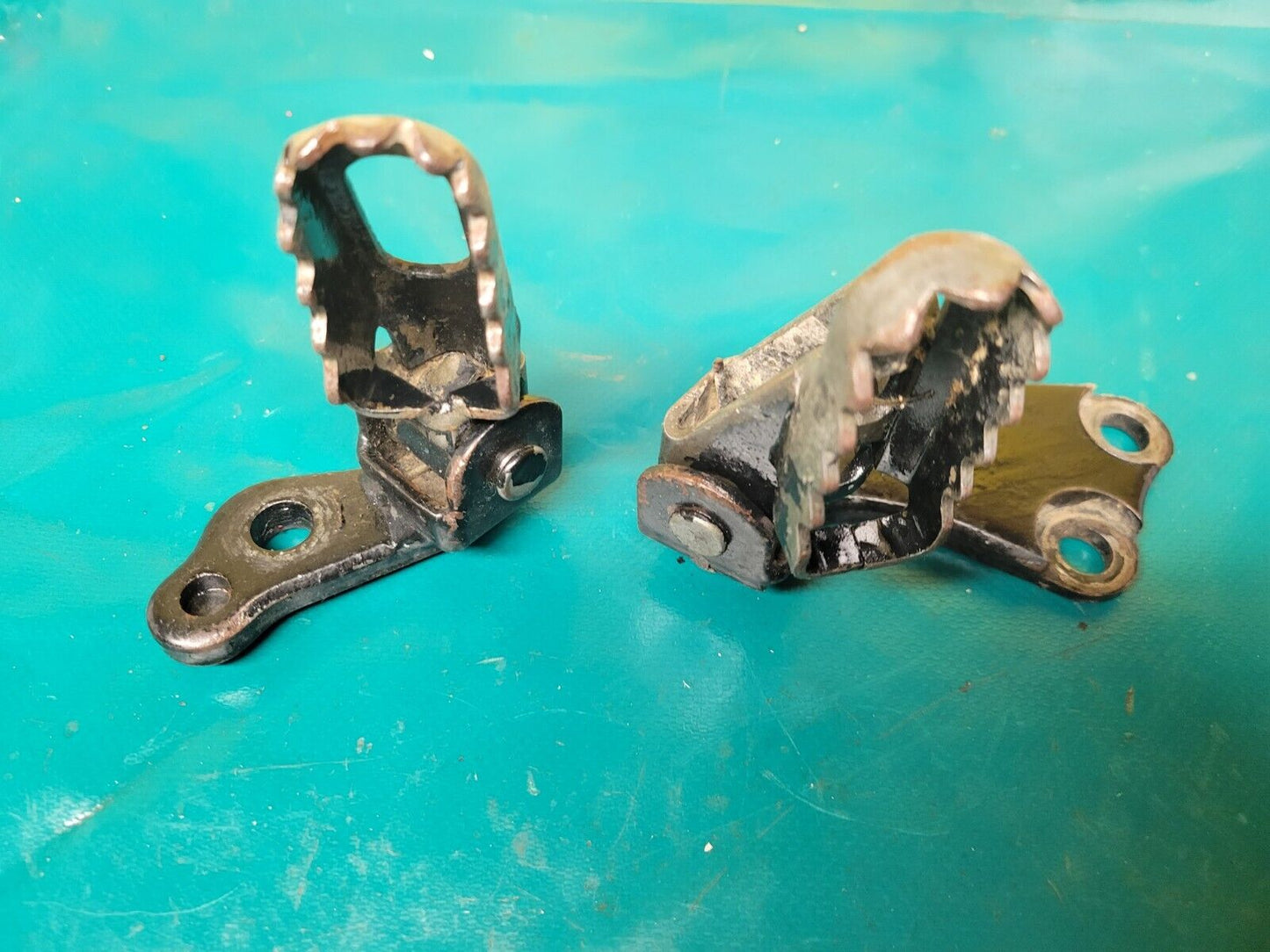 Cale Pieds Yamaha 125 XT 12V 3YU 1993 (Rf #23386)