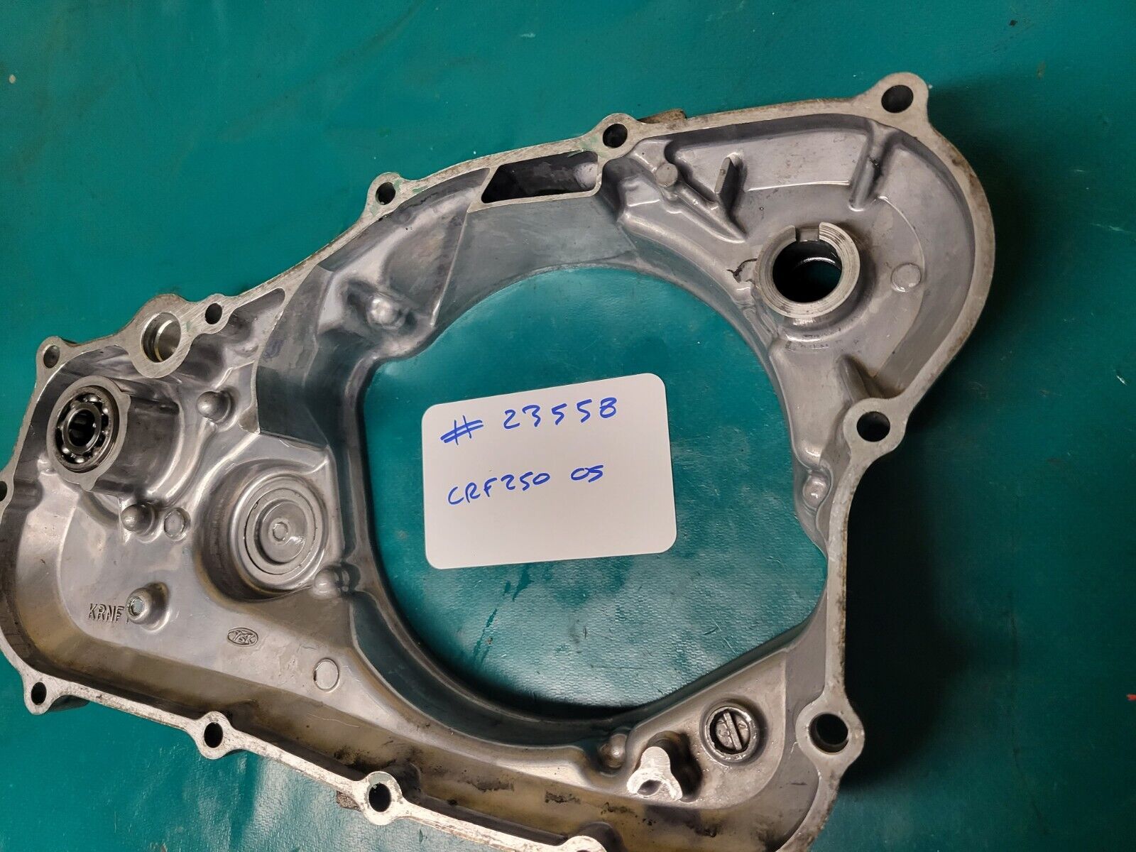 carter creux côté embrayage pompe à eau  Honda 250 CRF 2005 (#23558)