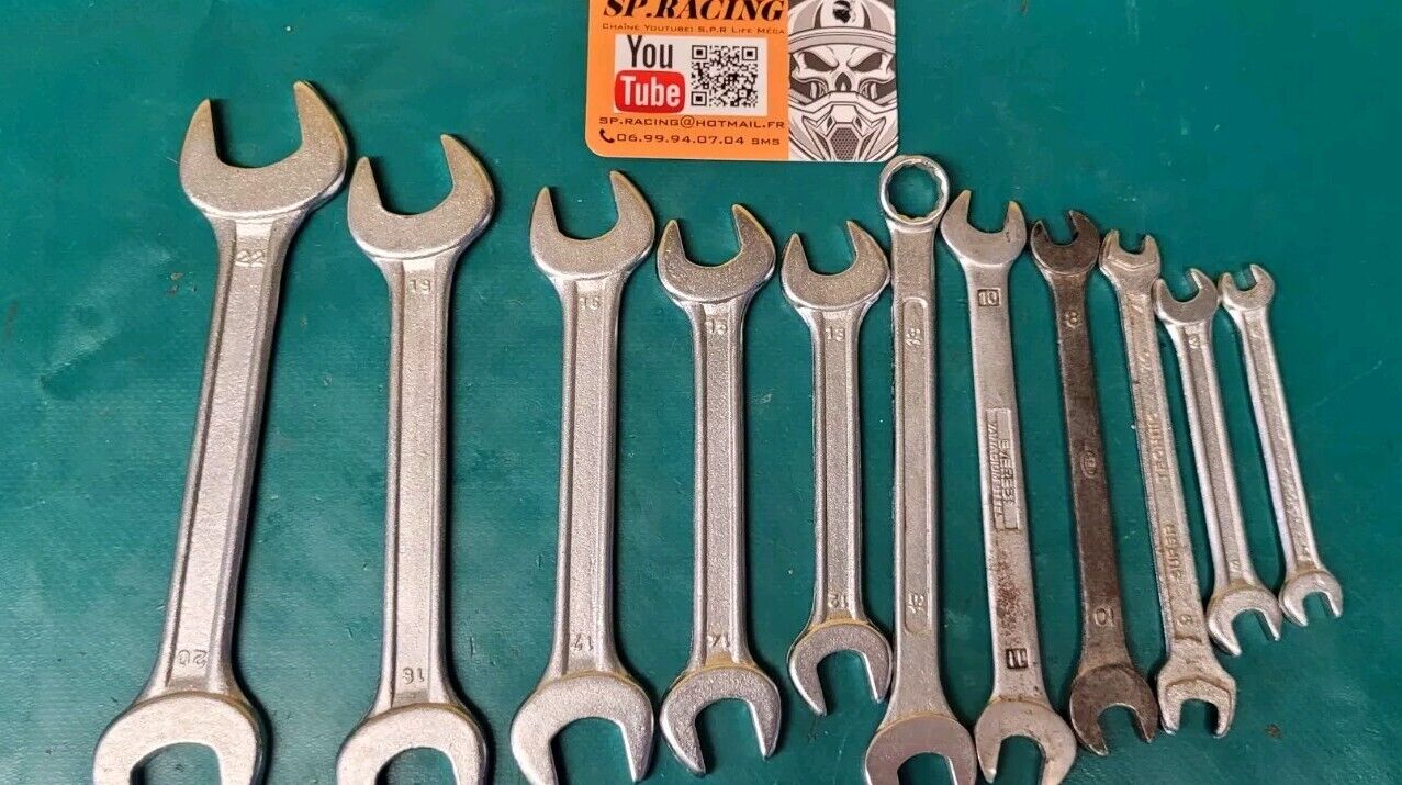 Jeu d'outils Divers Cles Plates Tournevis... ( Out41 )