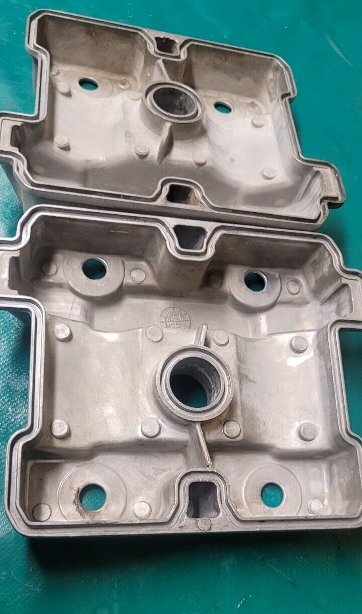 Paire De Carter Couvre Culasse HYOSUNG GV 125 Aquila 06 (23778)