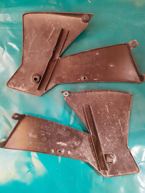 Ouies caches plastiques noirs (la paire) KTM SX de 2001