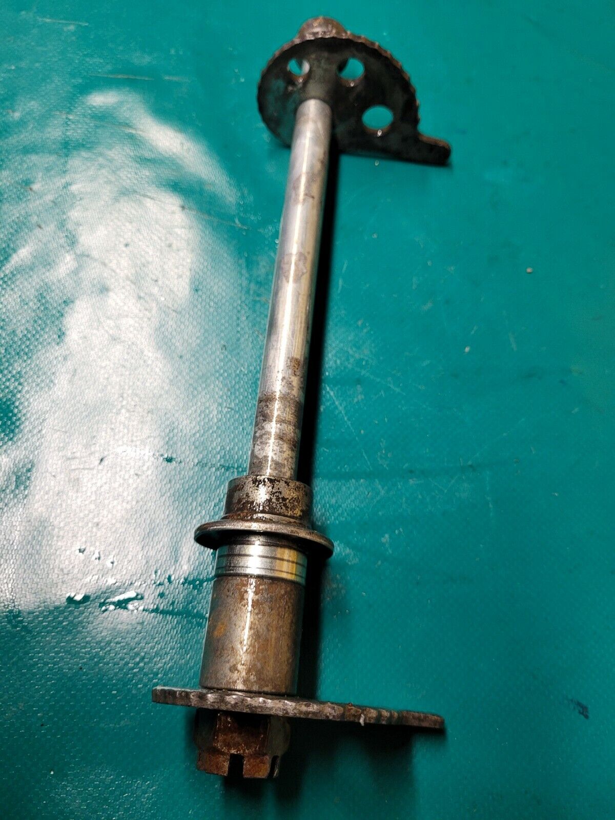 Axe de roue arrière YAMAHA 125 DT lc modele 10V