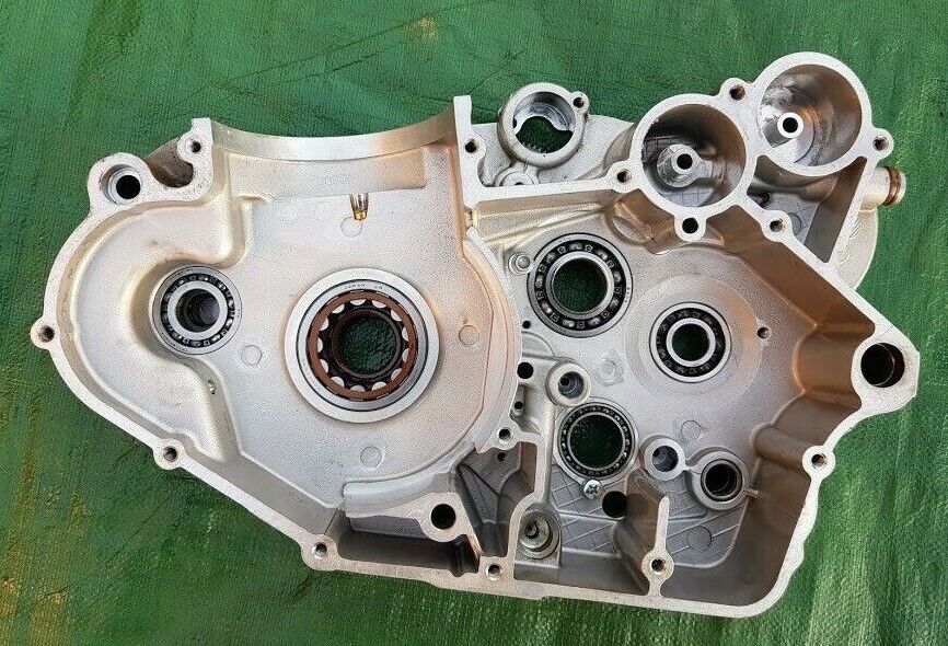 Carter moteur central 59030004000R avec roulements KTM 400 EXCF de 2004