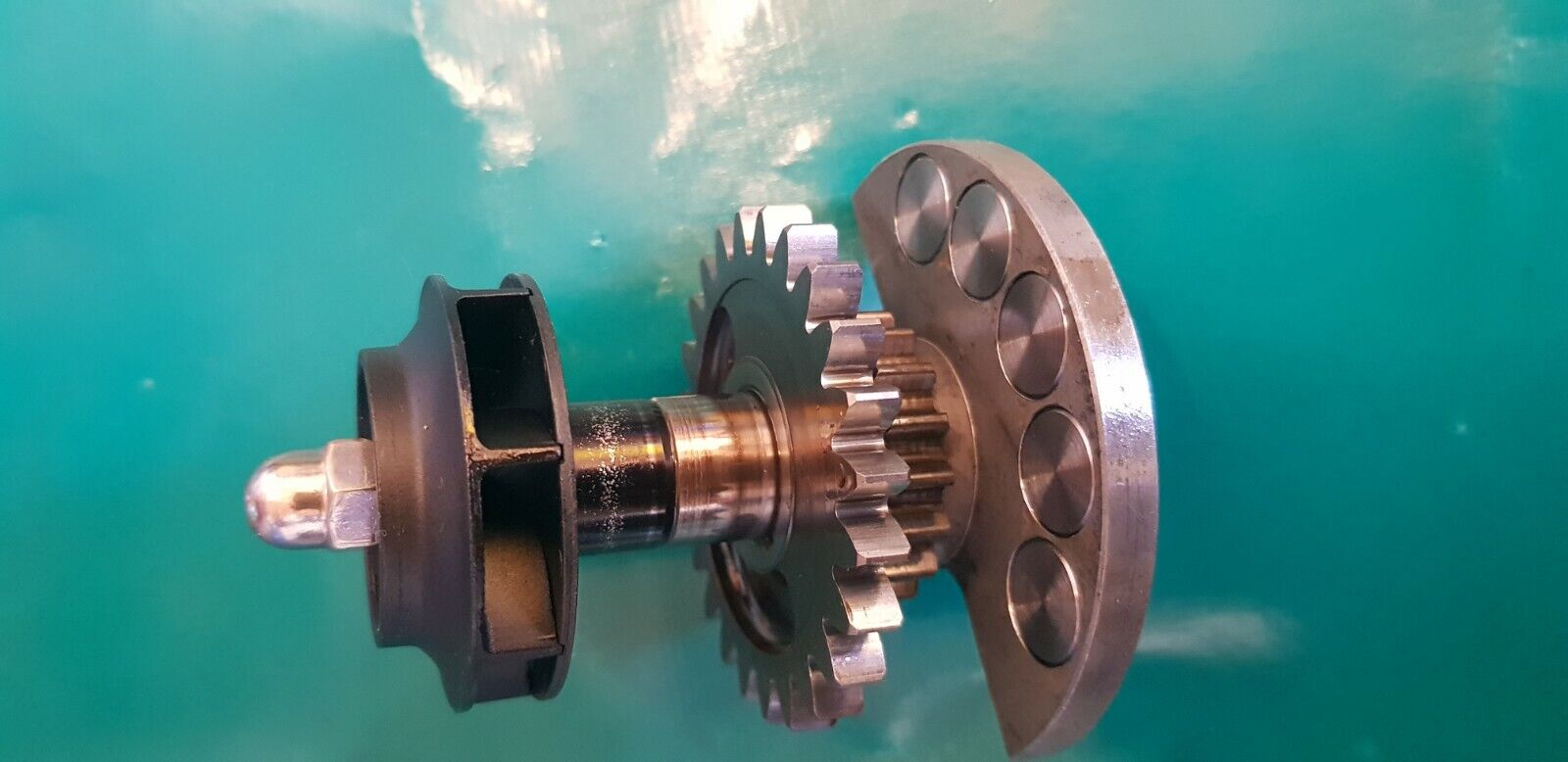 Pompe à eau avec engrenage et arbre KTM 350 sxf 2011 4t