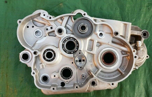 Carter moteur central 59030004000R avec roulements KTM 400 EXCF de 2004