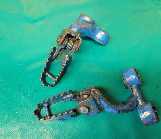 Paire de cale-pieds pilote SUZUKI 600 Dr sn41a