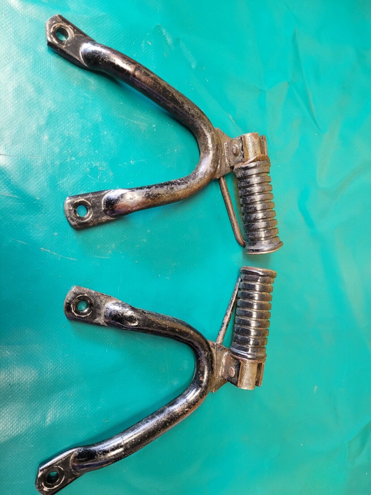 Jeu de cale-pieds arrière YAMAHA 125 DT lc modele 10V