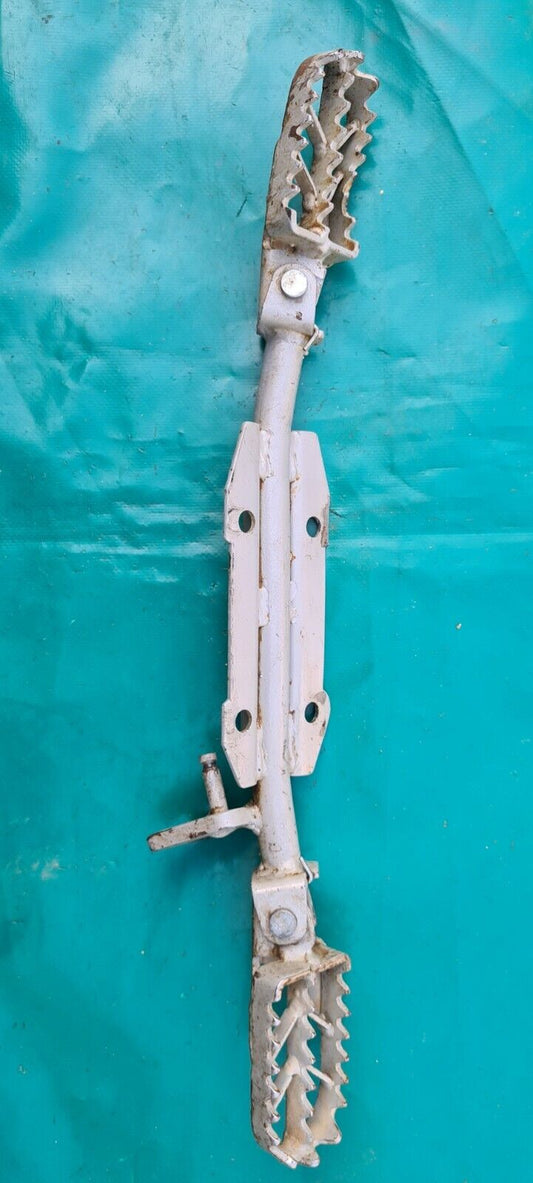 Arbre porte cale pieds et reposes pieds 88 YCF 2010