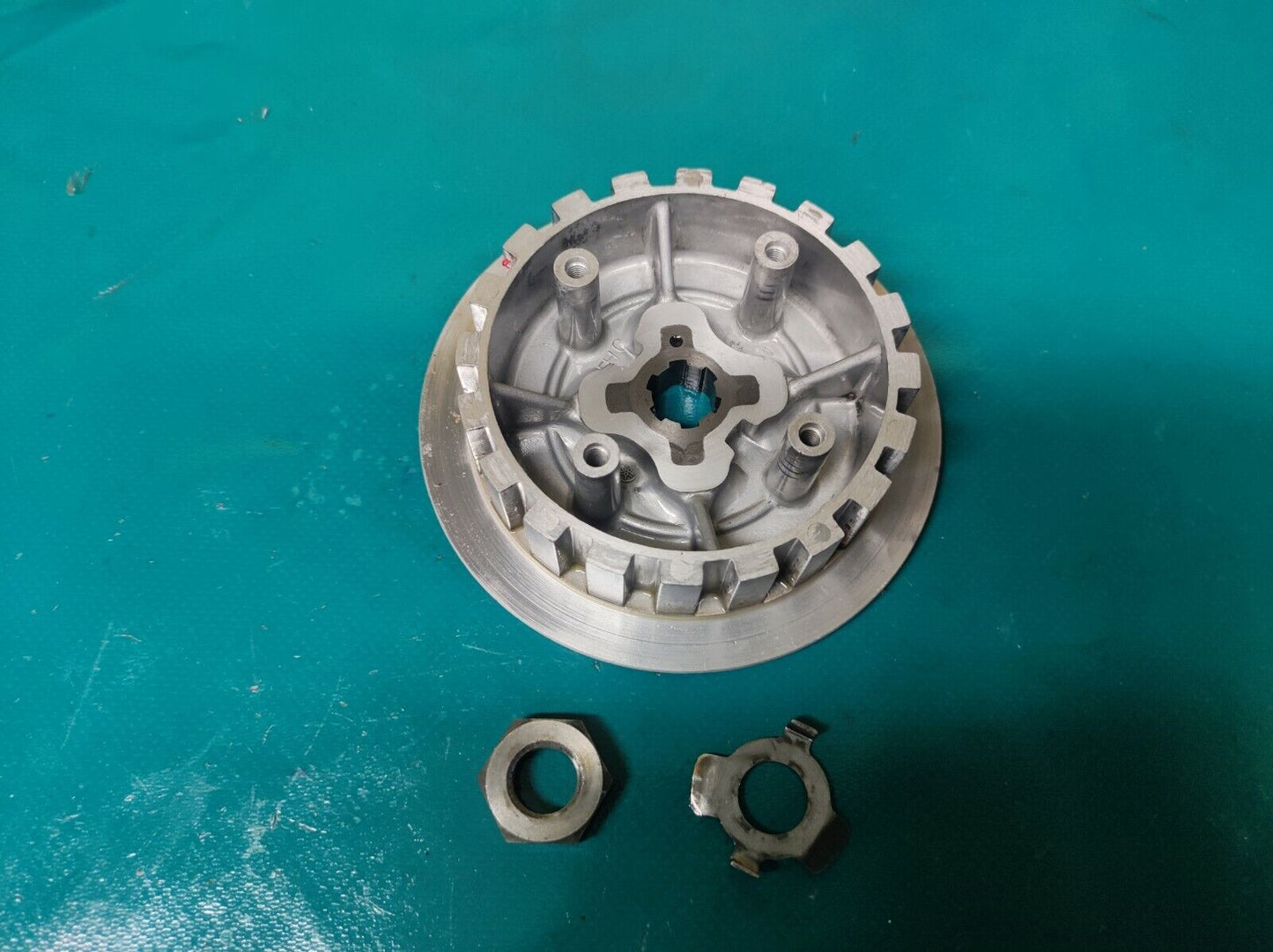 Noix d'embrayage YAMAHA 125 XT modele 12V