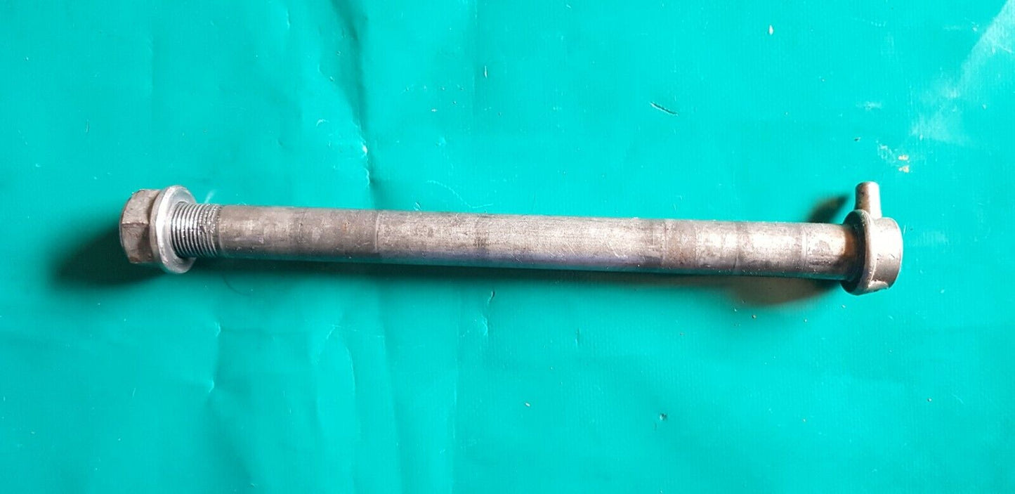 Axe de roue arrière avec écrou 125 Gas Gas MC 2002