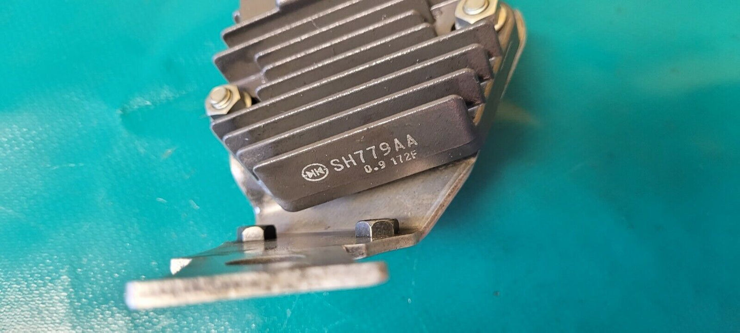 Régulateur de tension avec support 250 CRF HONDA 2011
