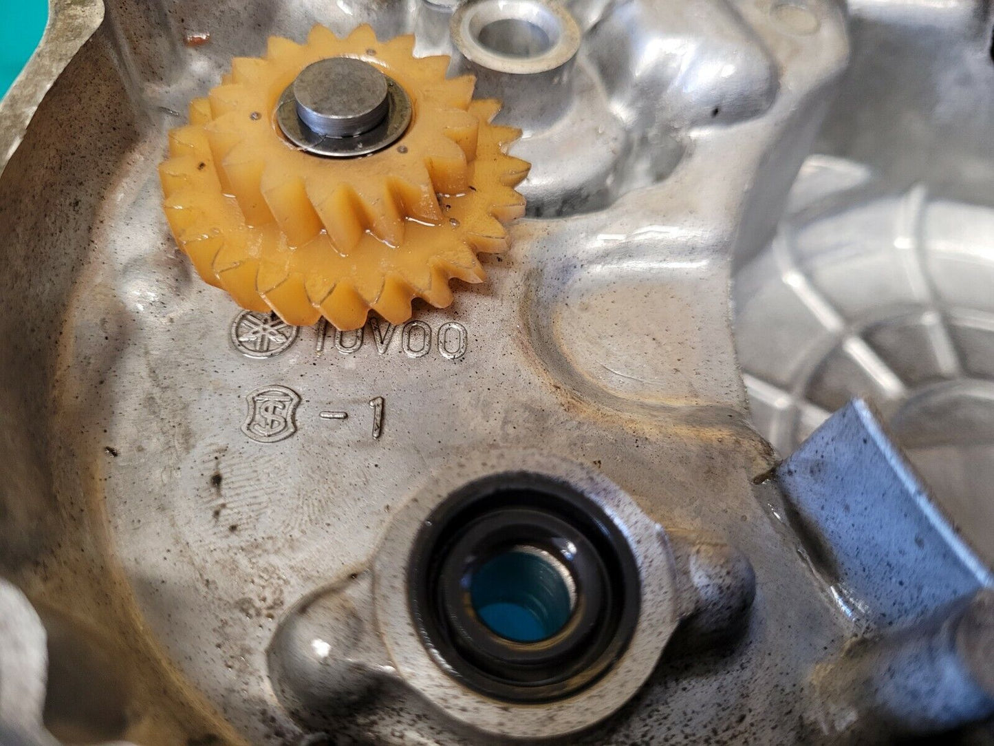 Carter d'embrayage côté remplissage d'huile YAMAHA 125 DT lc modele 10V
