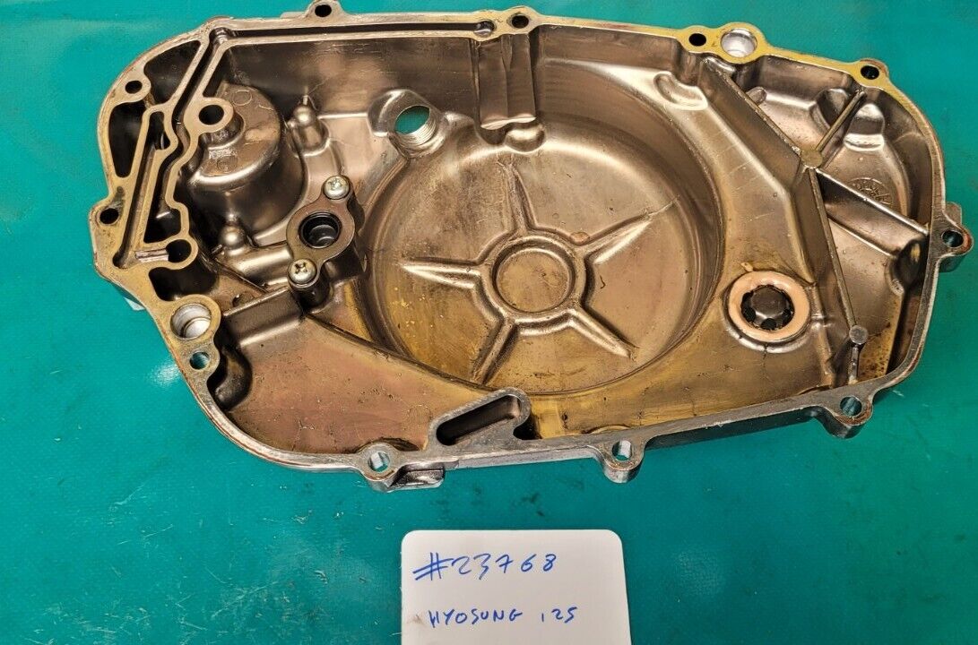 Carter Moteur Cote Filtre HYOSUNG GV 125 Aquila 06 (23768)
