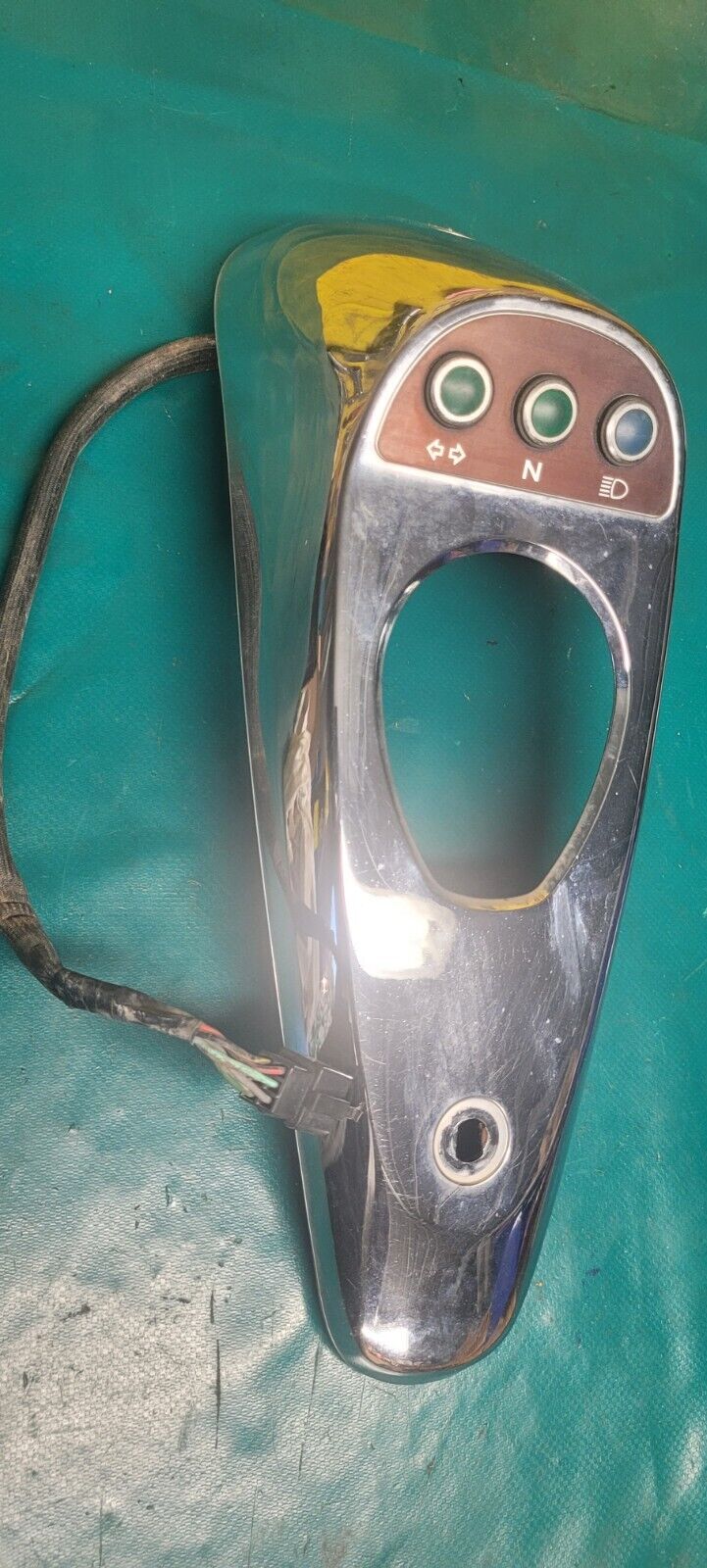 Cache chromé et témoins sur réservoir KAWASAKI 125 eliminator 1999
