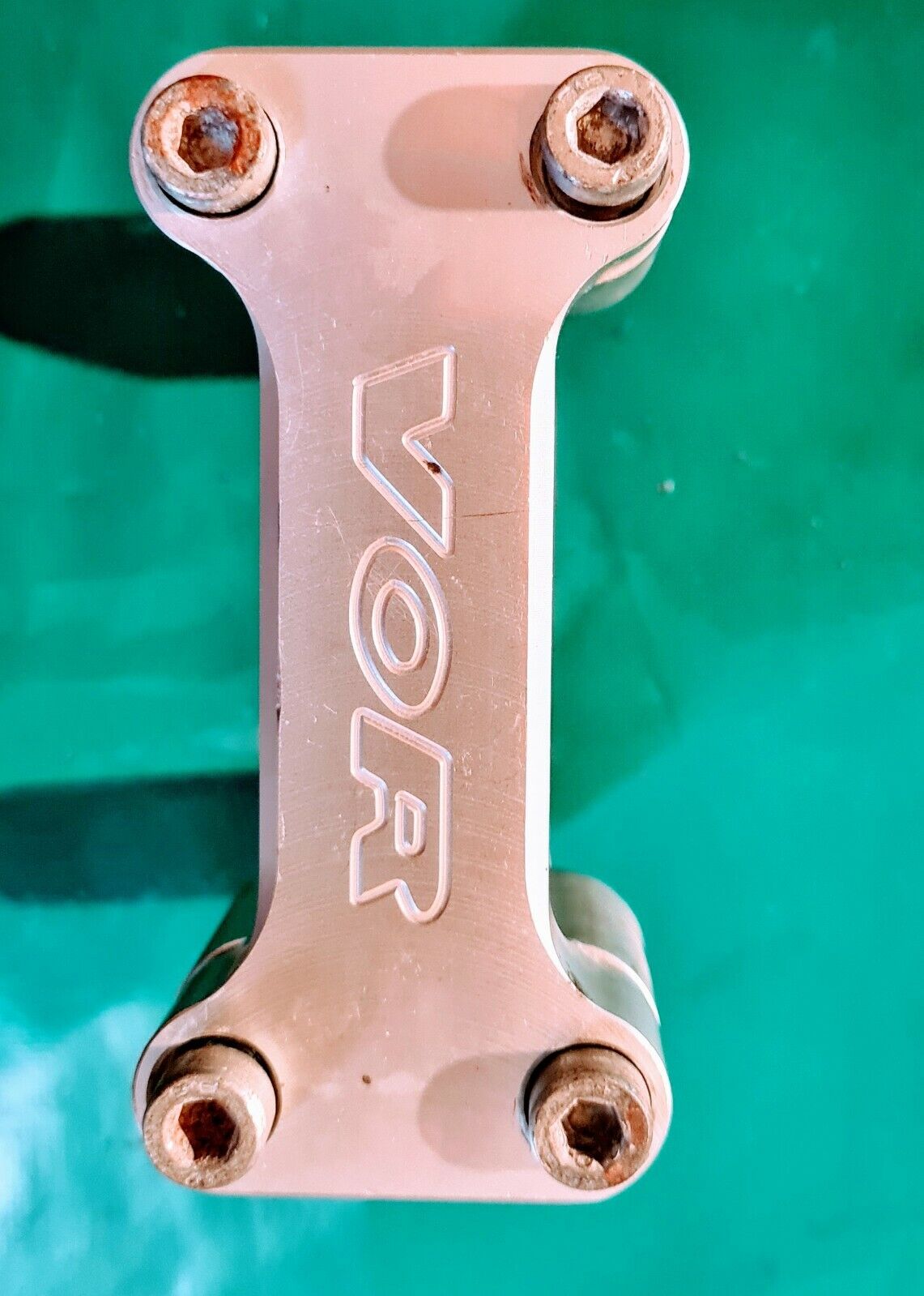 Pontet de guidon aluminium avec réhausse 450 VOR 2000