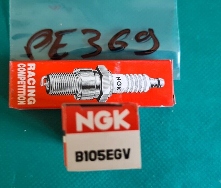 Lot de 2 bougies NGK b105egv voir photo (PE369)