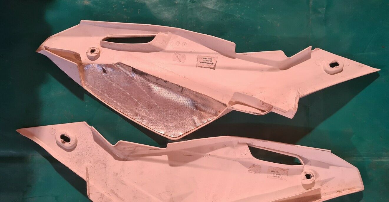 Flancs arrière HUSQVARNA 250TC 2010 (cross 4T)