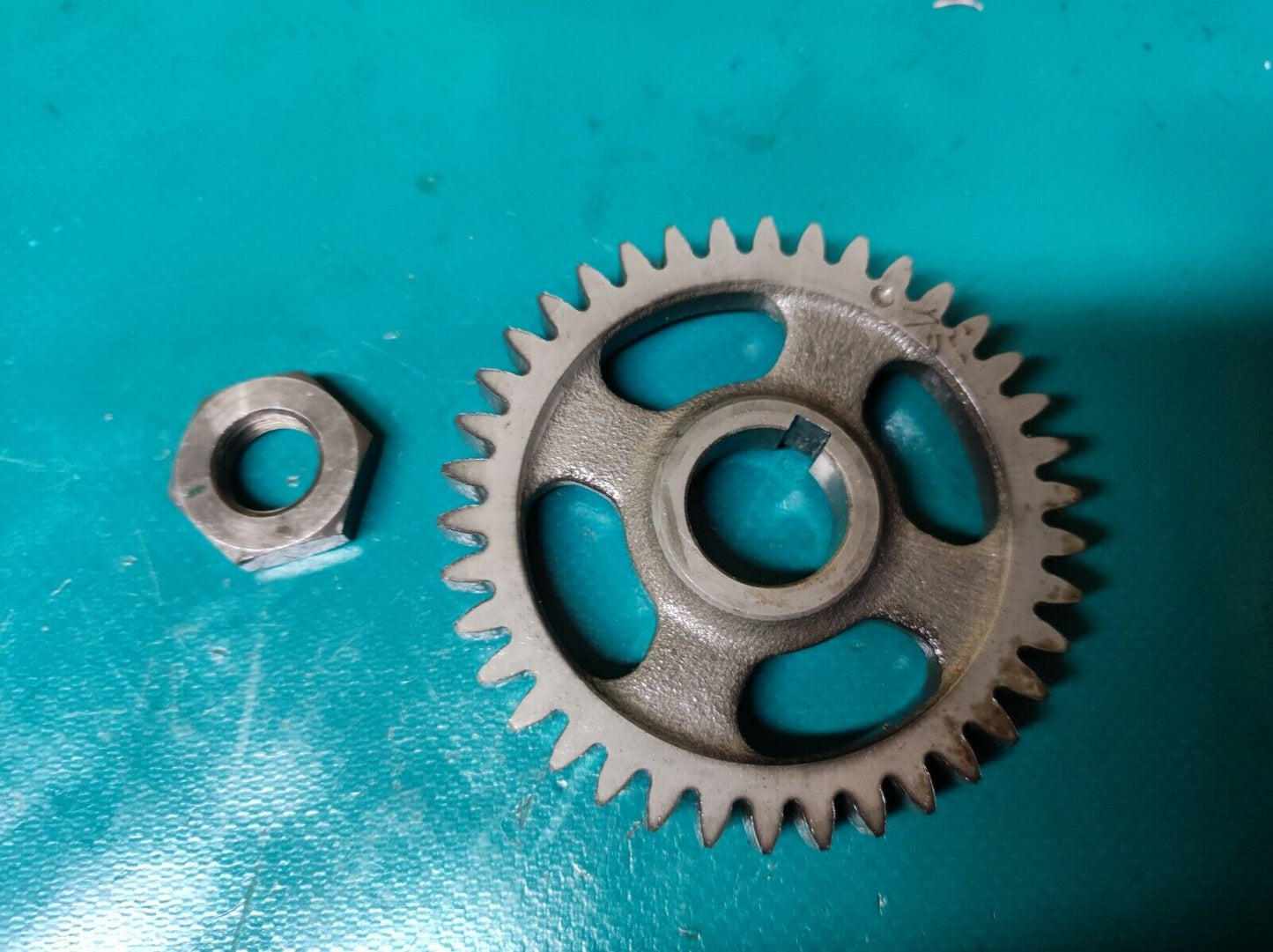 Engrenage sur balancier de vilo YAMAHA 125 XT modele 12V