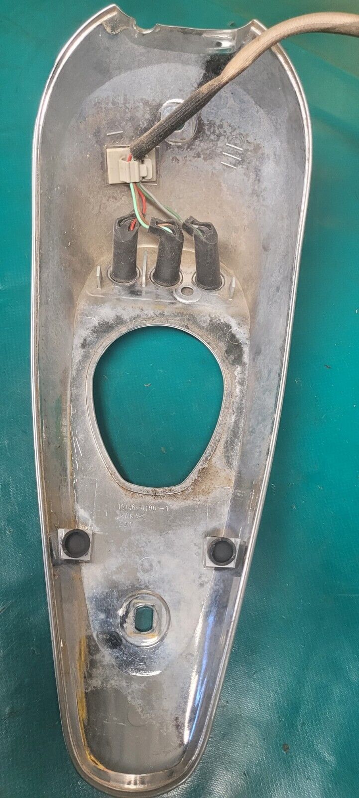 Cache chromé et témoins sur réservoir KAWASAKI 125 eliminator 1999