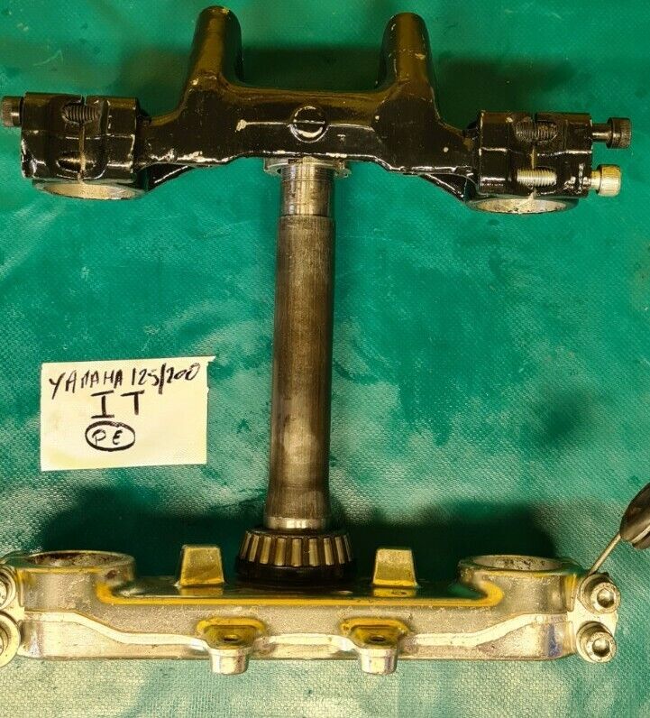 T de fourche 125 200 YAMAHA IT (code pe)