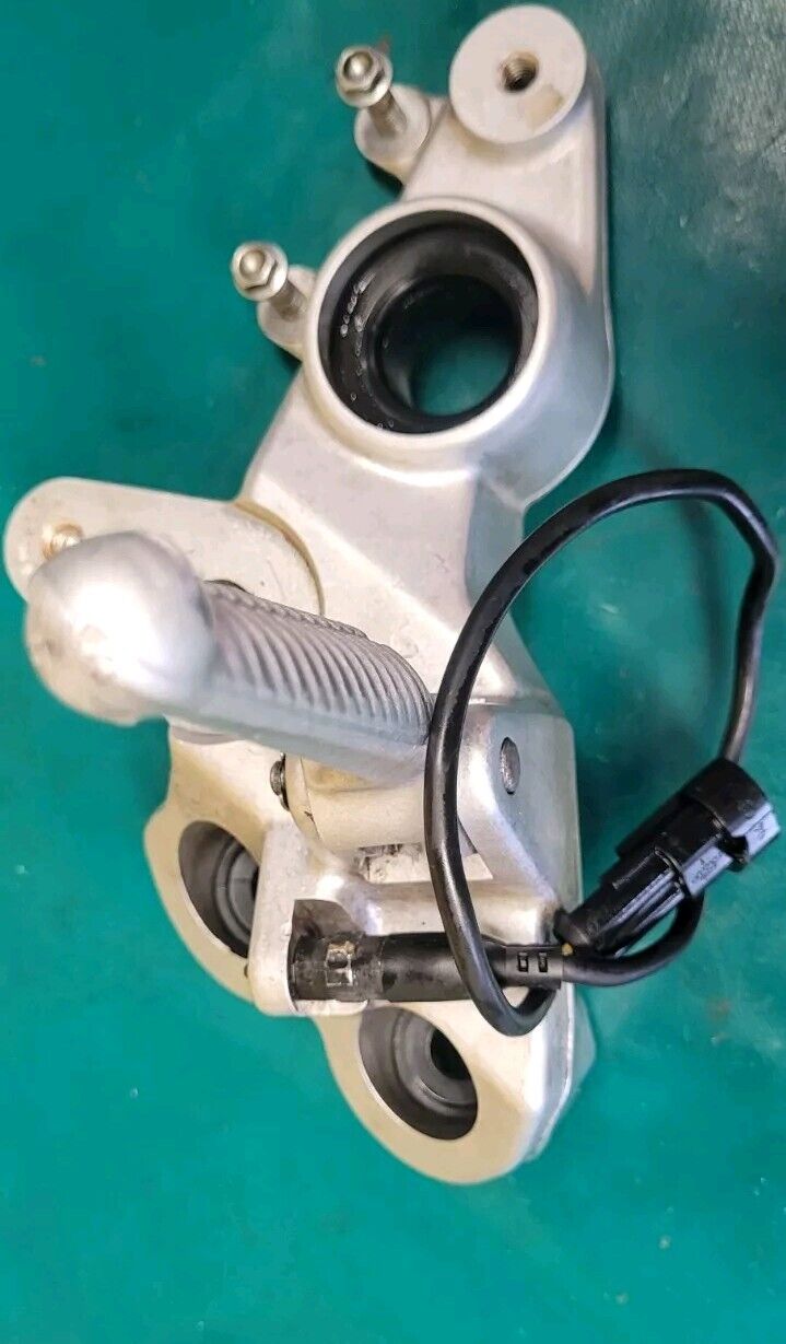 Platine Repose-pied (Cote Frein) Ducati Multistrada 1000ds 2003 (#24619)