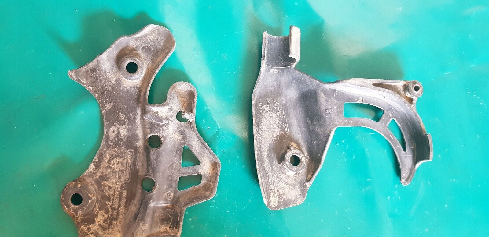 Paire de Caches  protège cadre KTM 400 exc F 2002