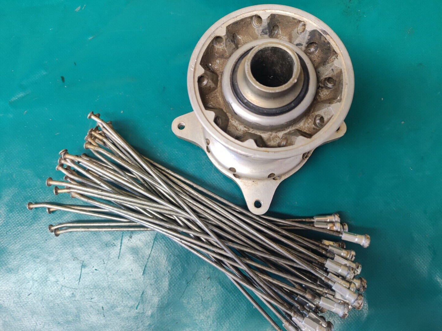 Moyeu de roue avant avec rayonnage BETA 350 RR 2011 4t