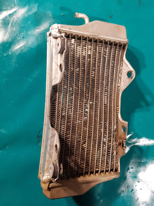 Radiateur côté sans bouchon HONDA 450 CRF HM de 2003
