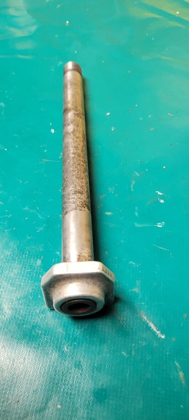 Axe De Roue Arriere KTM sting 125 1996 (Idem Dt)