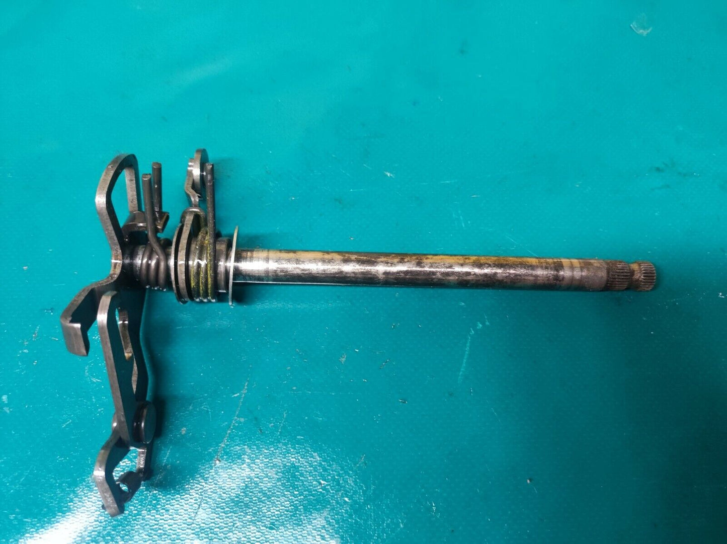 Arbre de sélecteur sortie de boîte YAMAHA 125 XT modele 12V