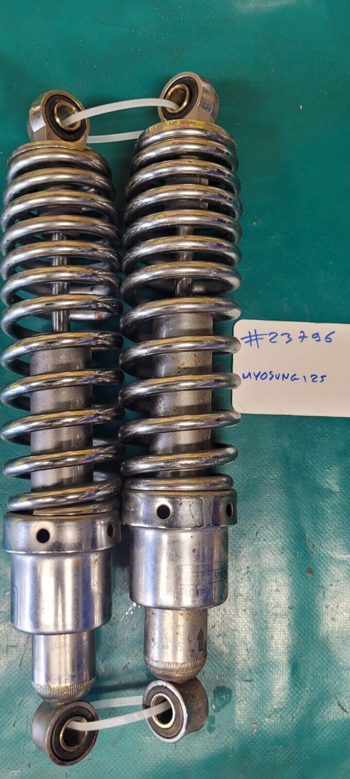 Amortisseurs Arrieres HYOSUNG GV 125 Aquila 06 (23796)
