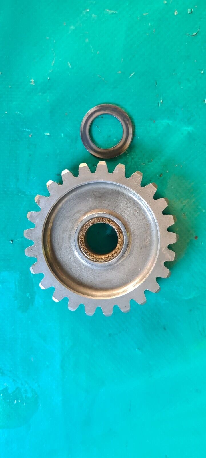Engrenage entre rocher de kick et cloche d'embrayage 200 EC gasgas 1999
