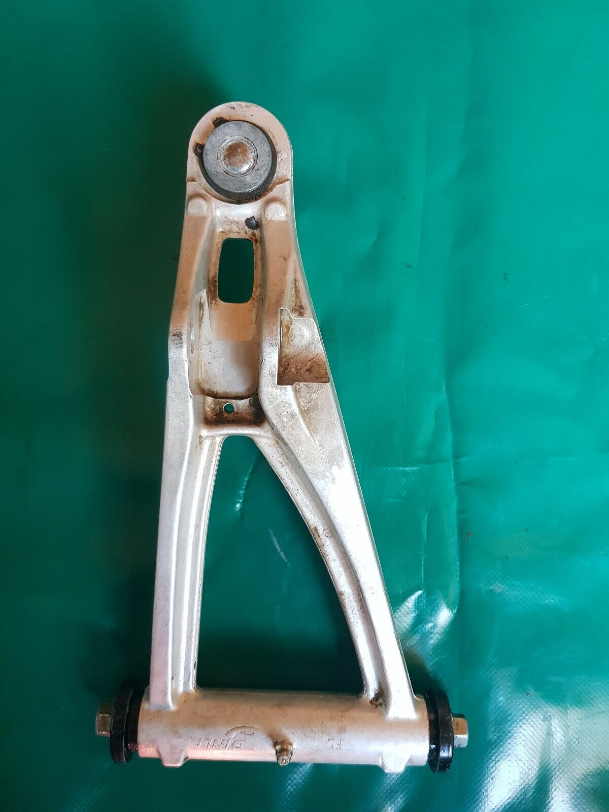 Triangle supérieur avant gauche masaï masai A700 2009 (dinli)