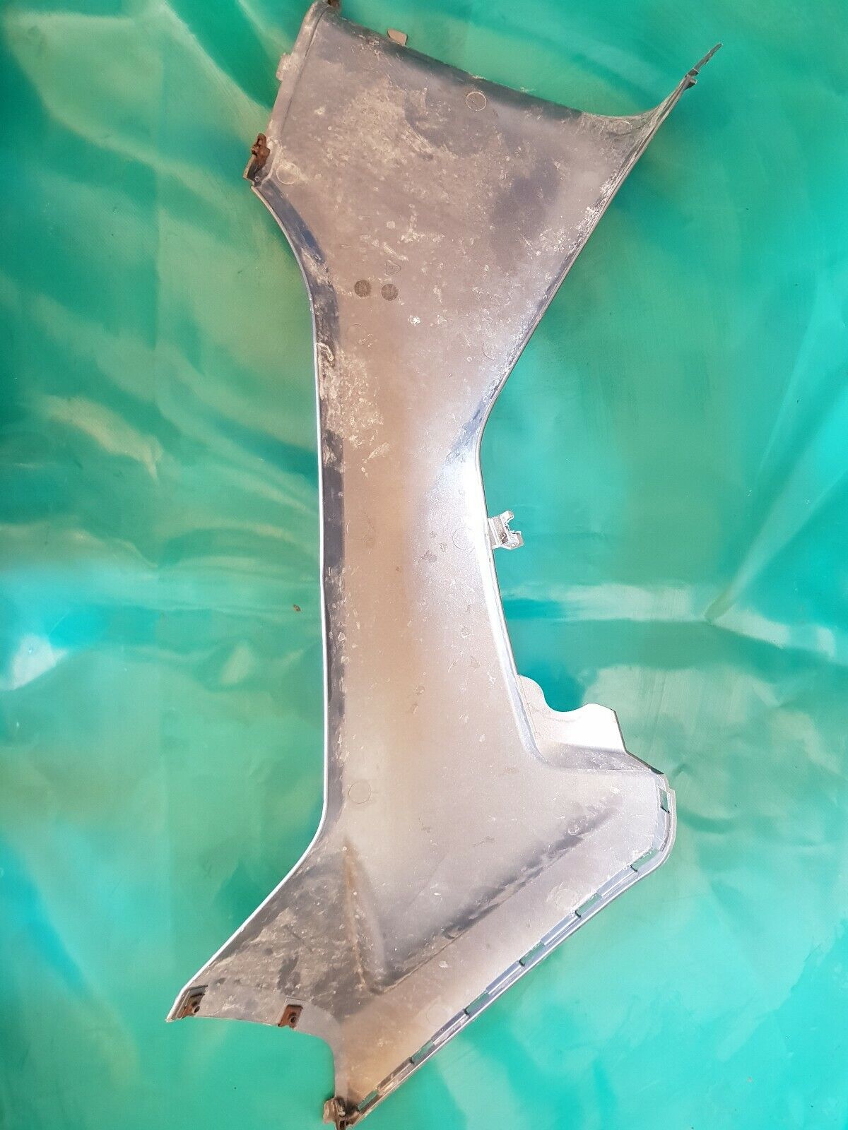 Plastique latéral gauche masaï masai A700 2009 (dinli)
