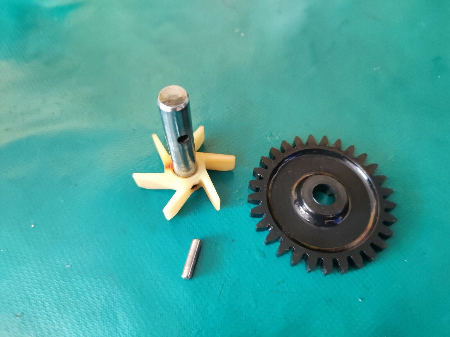 Pompe a eau avec son engrenage scorpa 280 easy 1998