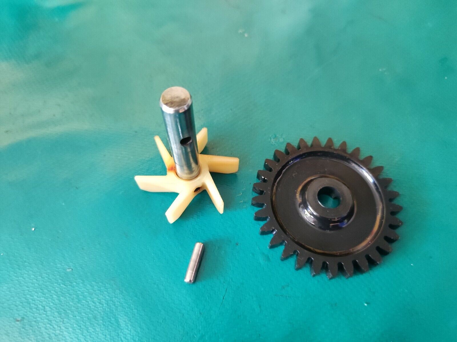 Pompe a eau avec son engrenage scorpa 280 easy 1998