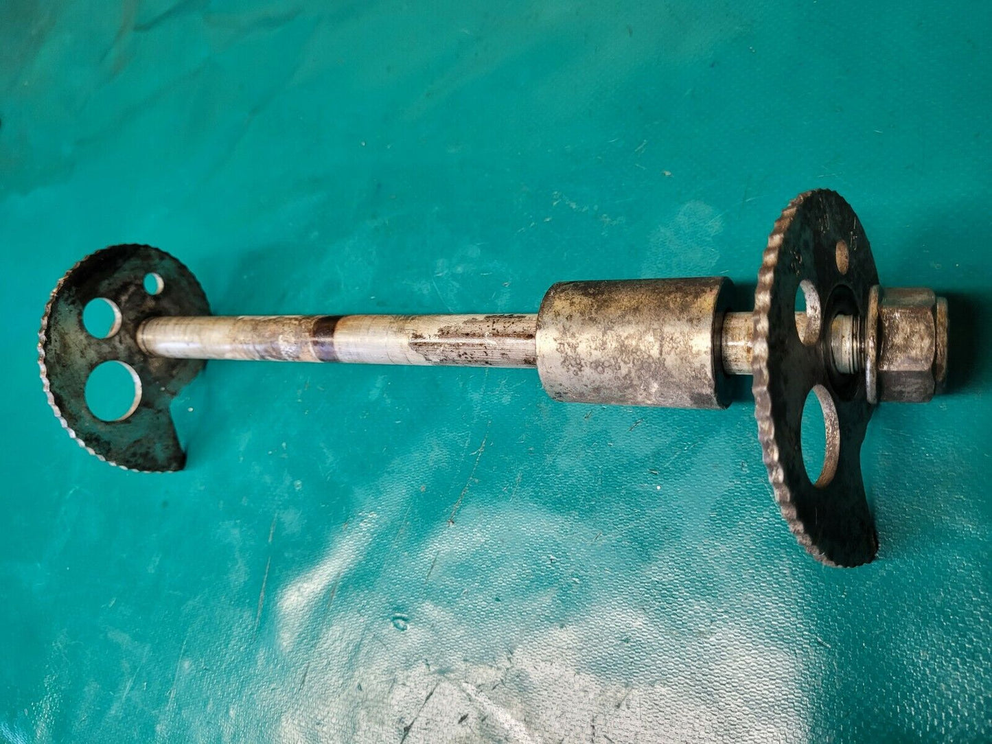 Axe de roue arrière 125 Honda transcity NX 1997