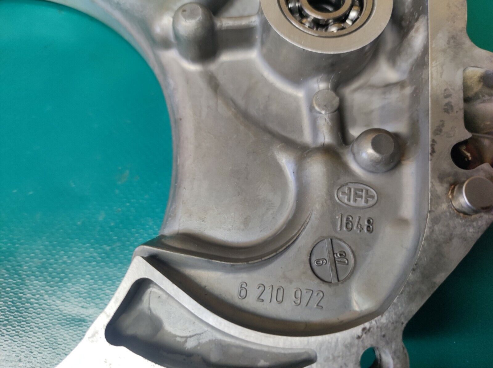 Carter creux côté pompe à eau embrayage scorpa 280 easy 1998