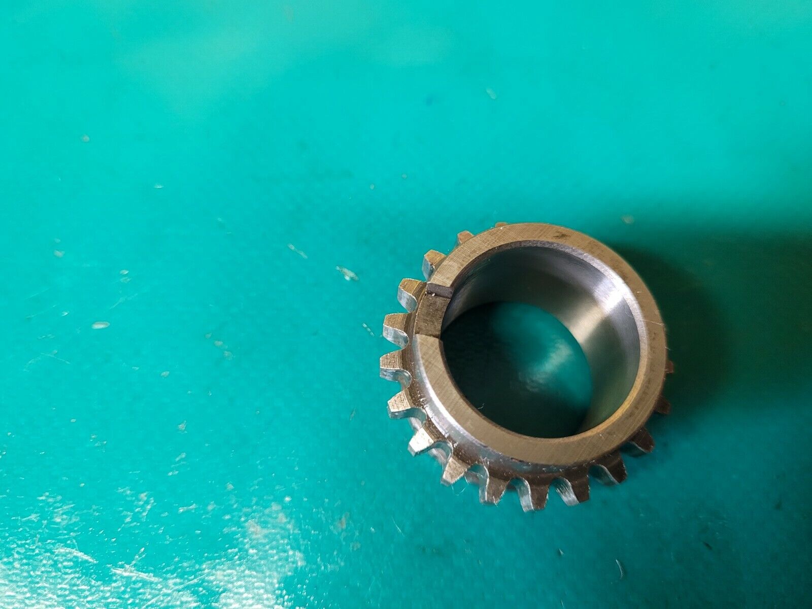 Engrenage sur vilebrequin côté embrayage  SUZUKI 600 Dr sn41a