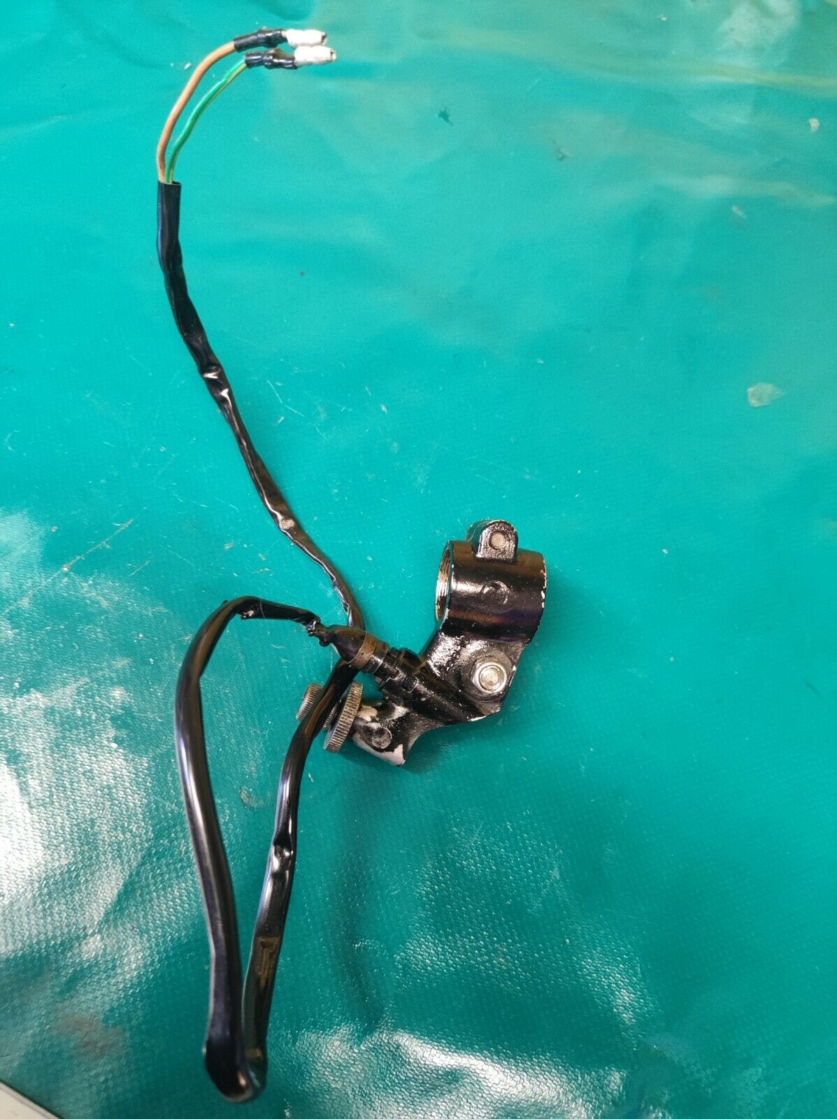 Contacteur de frein avant avec cocotte YAMAHA 125 XT modele 12V