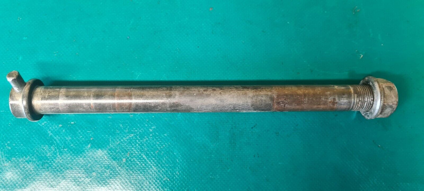 Axe de roue arrière 250 gasgas ec 2000