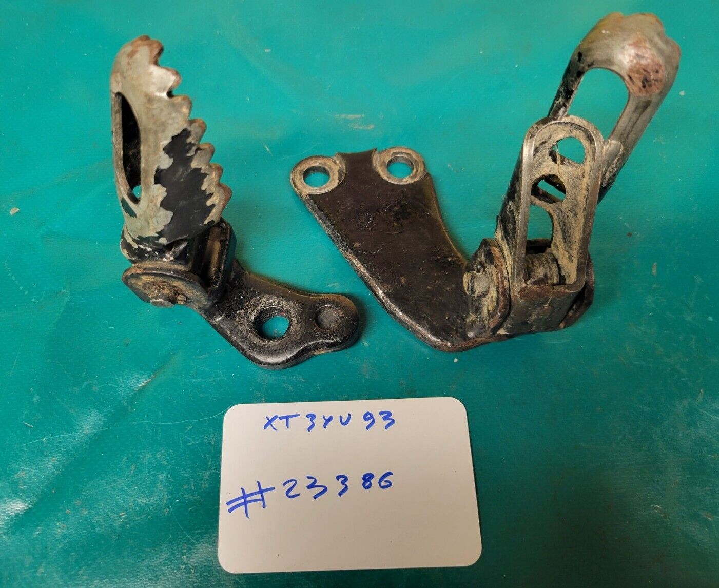 Cale Pieds Yamaha 125 XT 12V 3YU 1993 (Rf #23386)