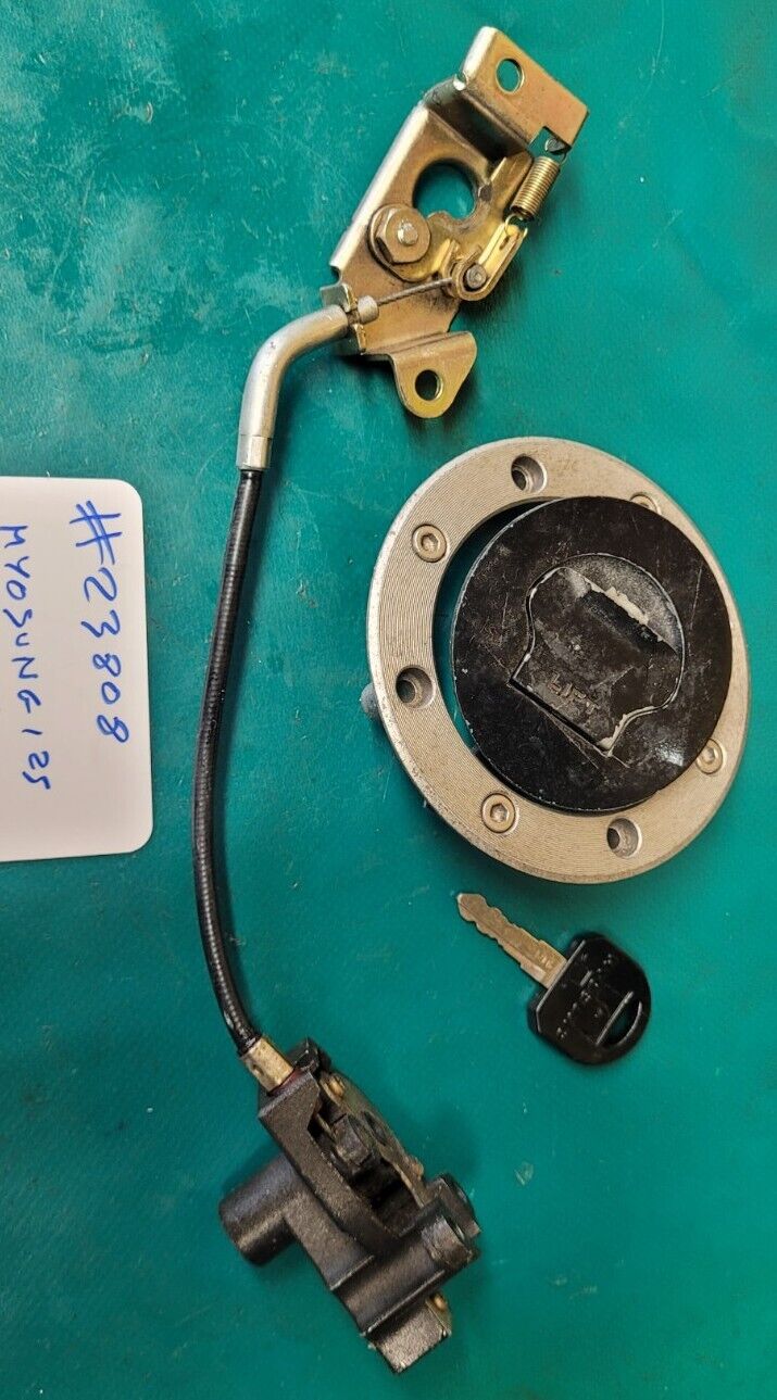 Bouchon réservoir Serrure Et Barillet + Clé HYOSUNG GV 125 Aquila 06 (23808)