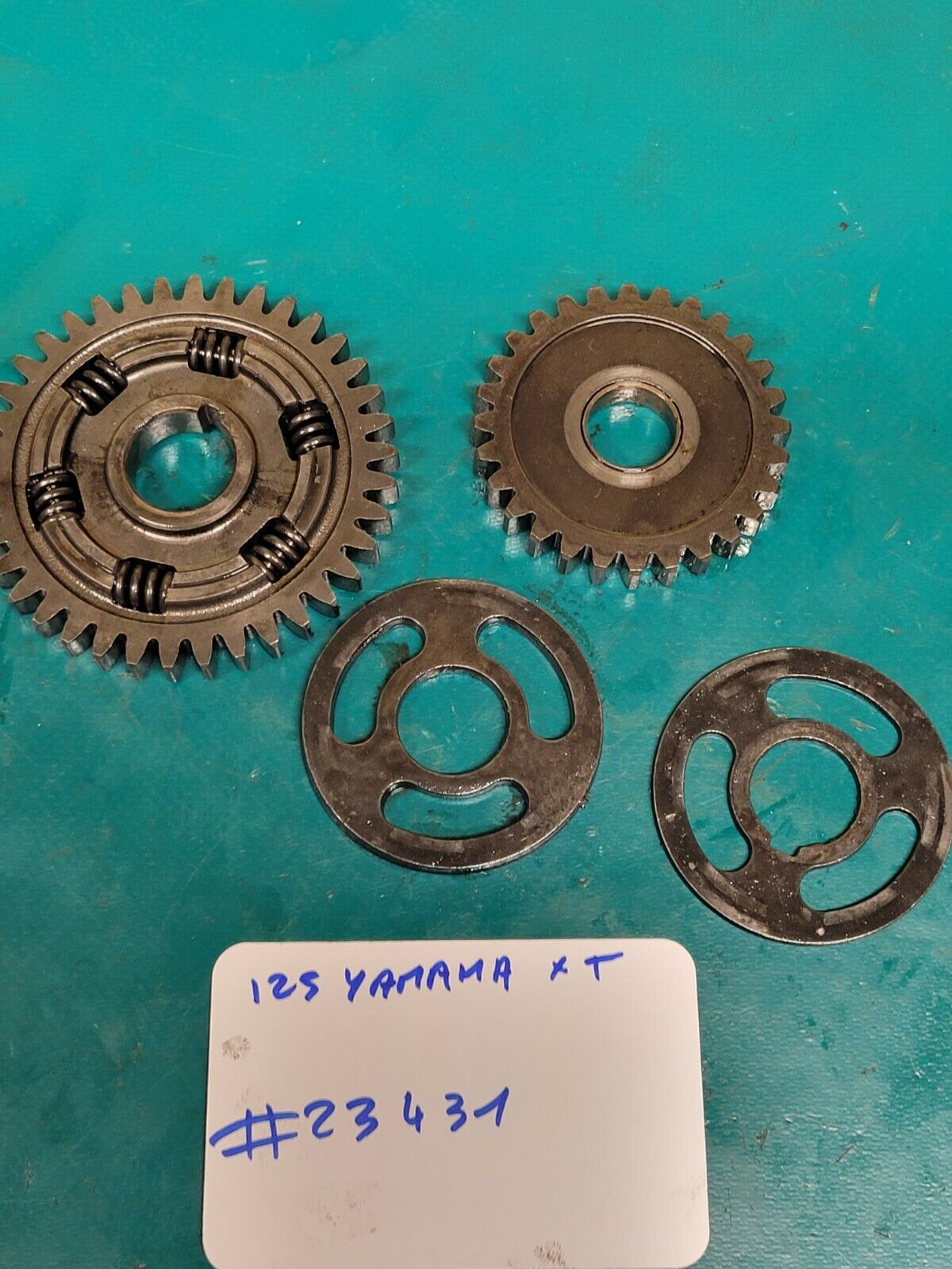 engrenage renvoi rocher vers cloche Yamaha 125 XT 12V 3YU 1993 (Rf #23431)