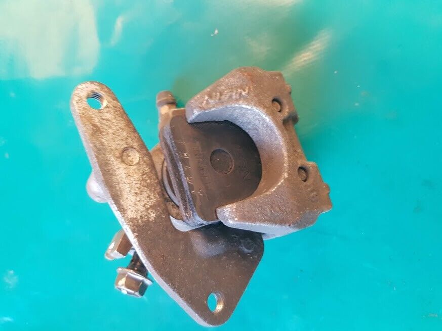 Etrier avant droit + plaquettes YAMAHA KODIAK 400 de 2001