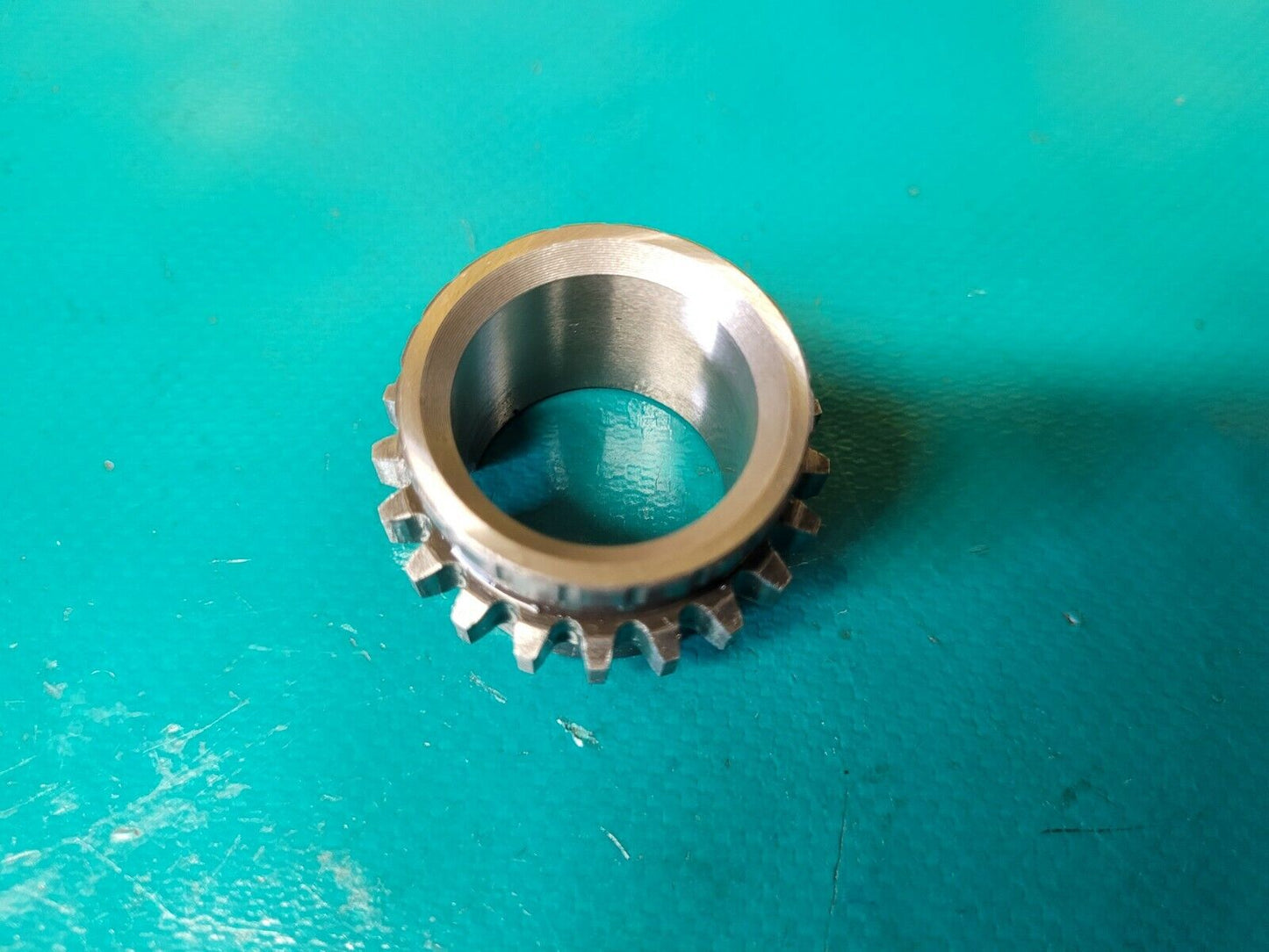 Engrenage sur vilebrequin côté embrayage  SUZUKI 600 Dr sn41a